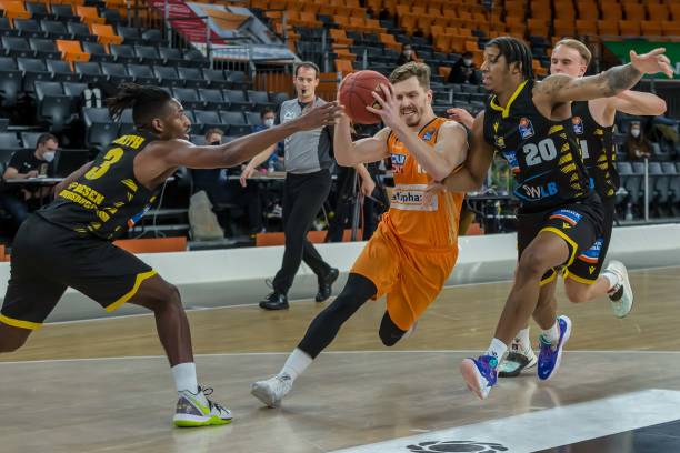 詹姆斯还得 詹姆斯还得