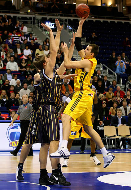 造成冲击 造成冲击